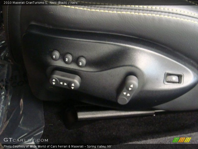 Nero (Black) / Nero 2010 Maserati GranTurismo S