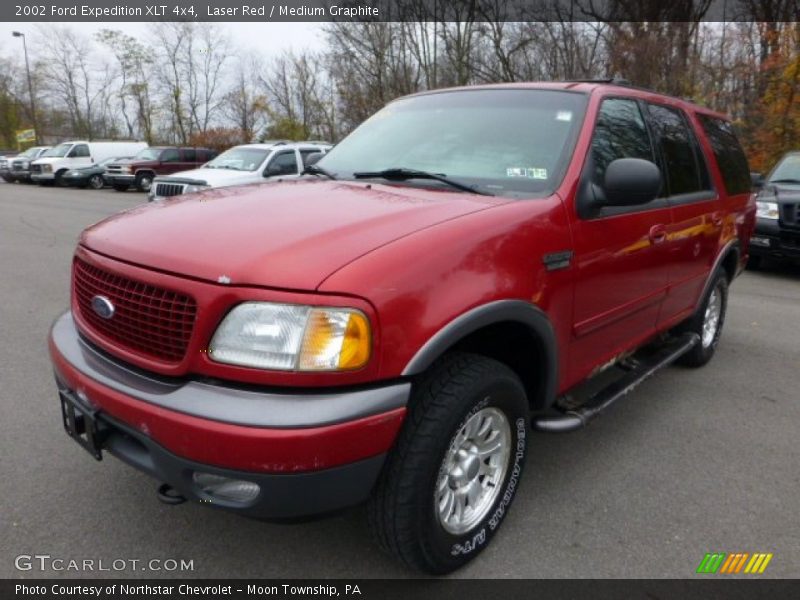 Front 3/4 View of 2002 Expedition XLT 4x4