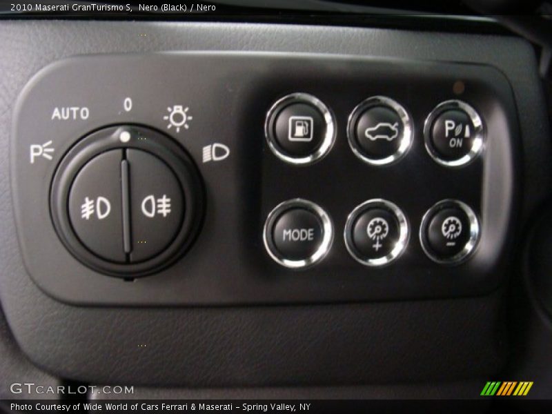 Nero (Black) / Nero 2010 Maserati GranTurismo S