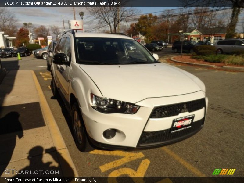 Diamond White Pearl / Black 2010 Mitsubishi Outlander ES 4WD