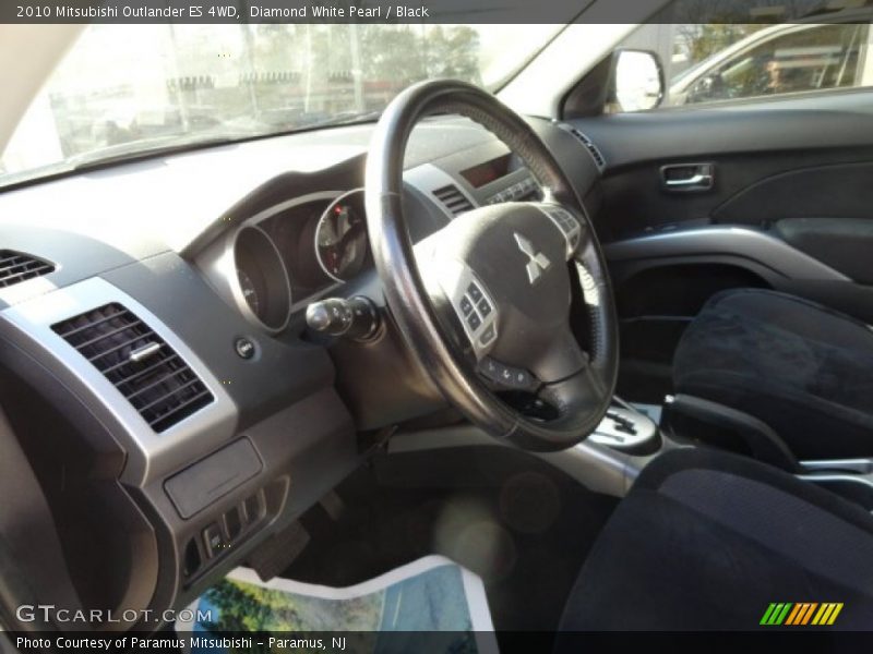 Diamond White Pearl / Black 2010 Mitsubishi Outlander ES 4WD