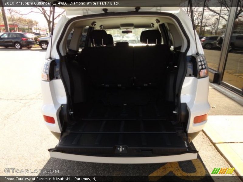 Diamond White Pearl / Black 2010 Mitsubishi Outlander ES 4WD
