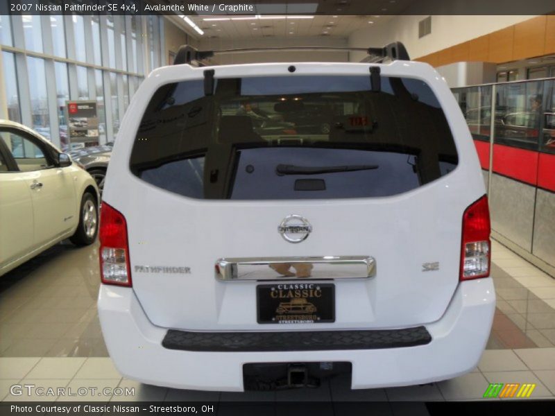 Avalanche White / Graphite 2007 Nissan Pathfinder SE 4x4