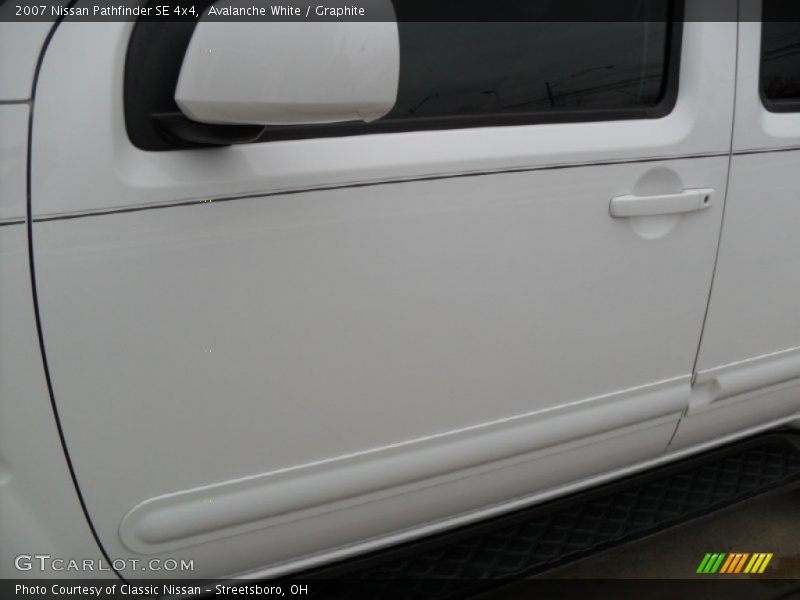 Avalanche White / Graphite 2007 Nissan Pathfinder SE 4x4