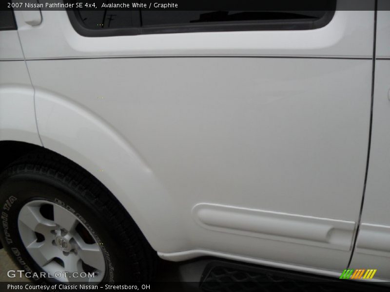 Avalanche White / Graphite 2007 Nissan Pathfinder SE 4x4