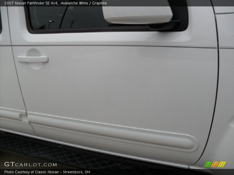 Avalanche White / Graphite 2007 Nissan Pathfinder SE 4x4