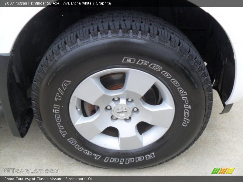 Avalanche White / Graphite 2007 Nissan Pathfinder SE 4x4