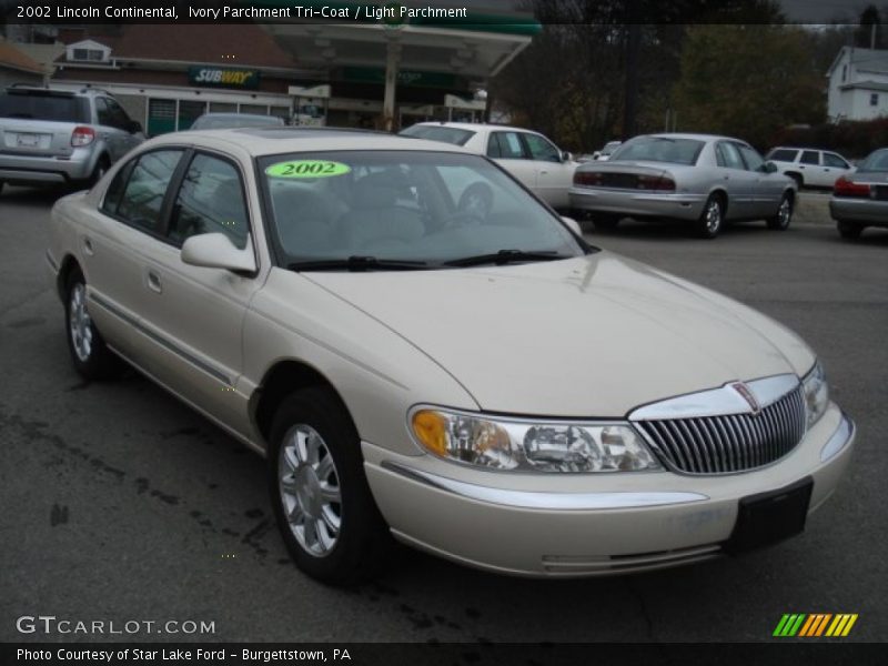 Ivory Parchment Tri-Coat / Light Parchment 2002 Lincoln Continental
