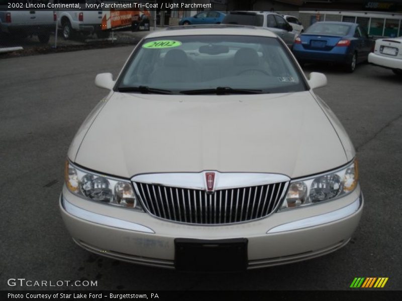 Ivory Parchment Tri-Coat / Light Parchment 2002 Lincoln Continental