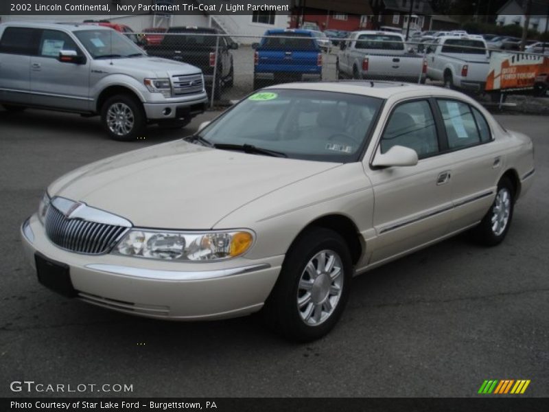 Ivory Parchment Tri-Coat / Light Parchment 2002 Lincoln Continental