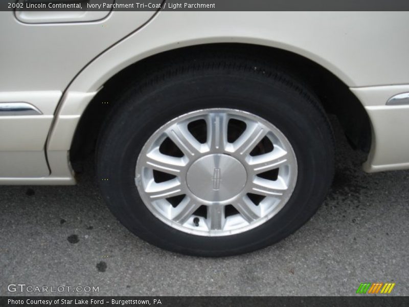 Ivory Parchment Tri-Coat / Light Parchment 2002 Lincoln Continental