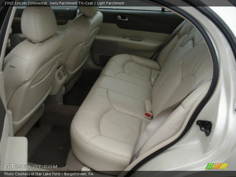 Ivory Parchment Tri-Coat / Light Parchment 2002 Lincoln Continental