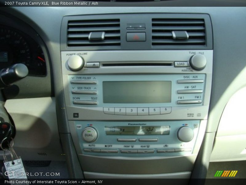 Controls of 2007 Camry XLE