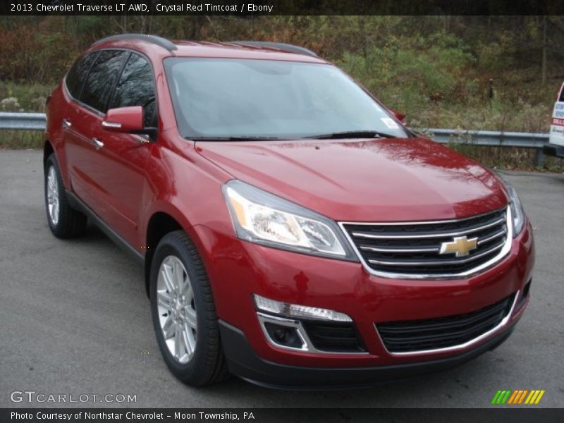Front 3/4 View of 2013 Traverse LT AWD