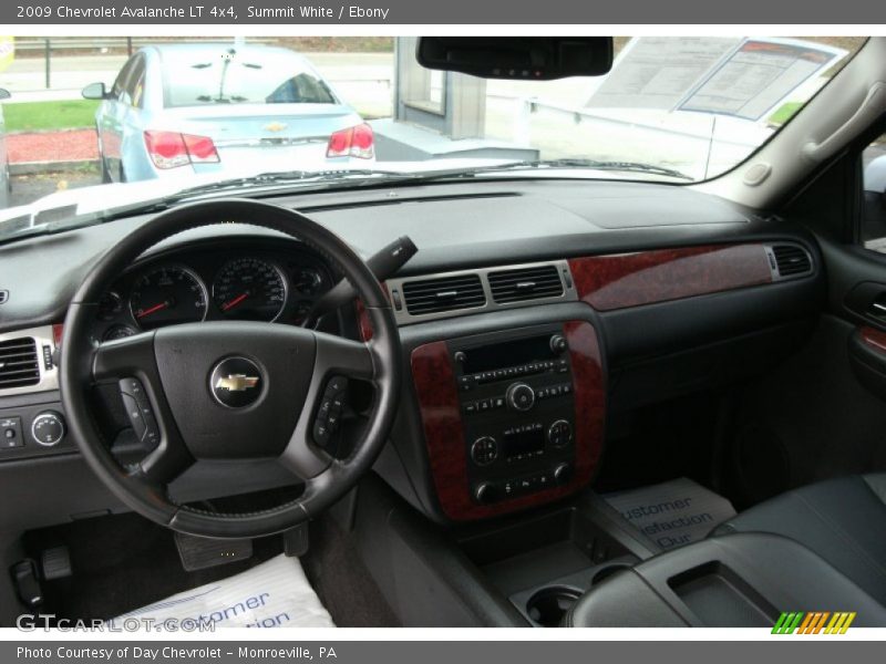 Summit White / Ebony 2009 Chevrolet Avalanche LT 4x4