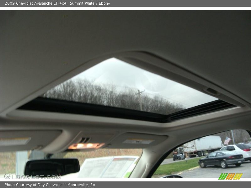 Summit White / Ebony 2009 Chevrolet Avalanche LT 4x4