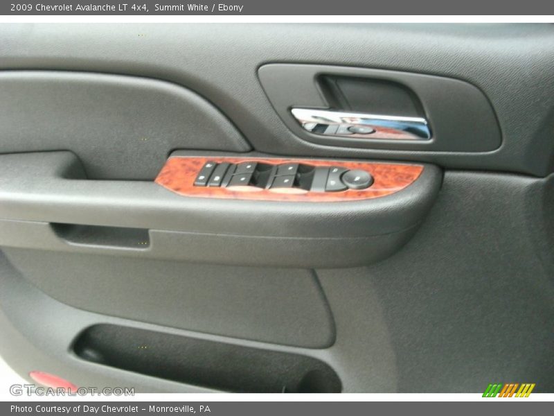 Summit White / Ebony 2009 Chevrolet Avalanche LT 4x4