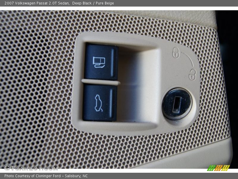 Deep Black / Pure Beige 2007 Volkswagen Passat 2.0T Sedan