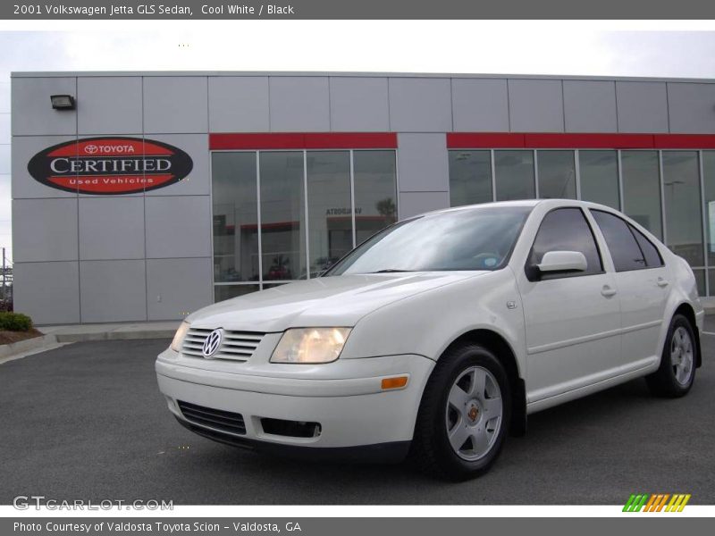 Cool White / Black 2001 Volkswagen Jetta GLS Sedan