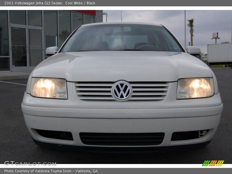 Cool White / Black 2001 Volkswagen Jetta GLS Sedan