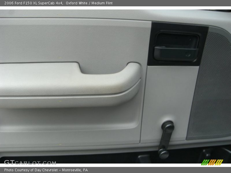 Oxford White / Medium Flint 2006 Ford F150 XL SuperCab 4x4