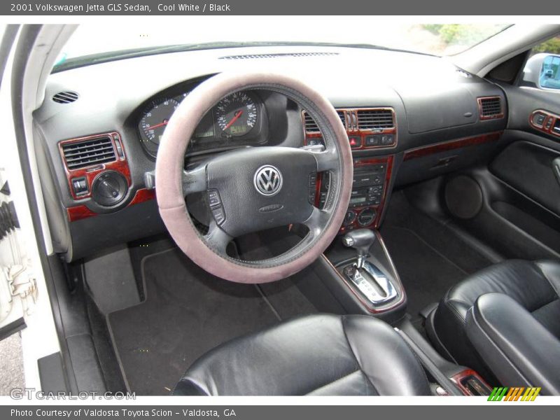 Cool White / Black 2001 Volkswagen Jetta GLS Sedan