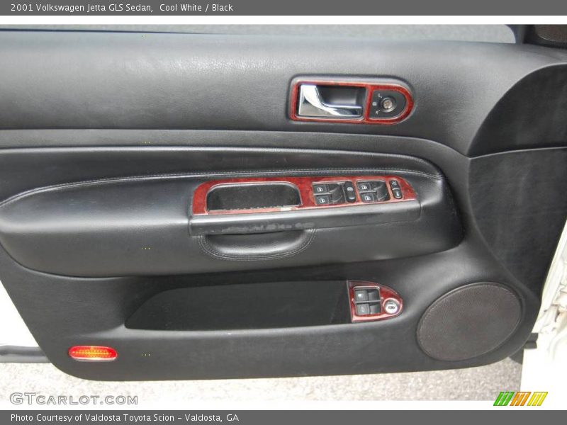Cool White / Black 2001 Volkswagen Jetta GLS Sedan