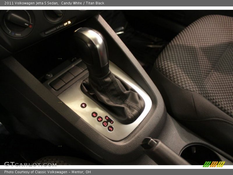 Candy White / Titan Black 2011 Volkswagen Jetta S Sedan