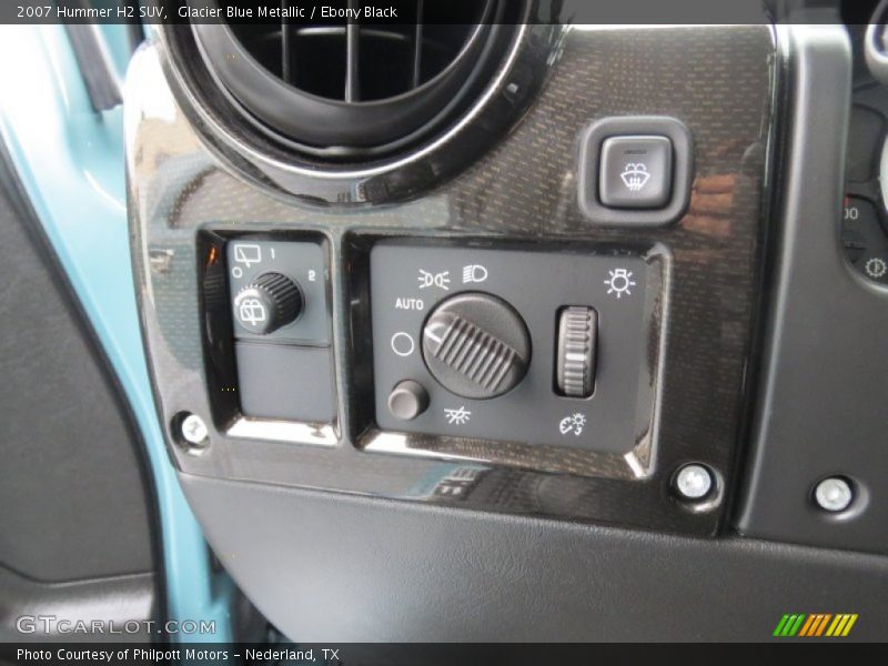 Controls of 2007 H2 SUV
