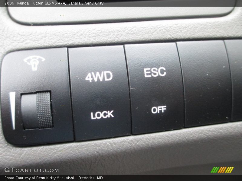 Sahara Silver / Gray 2006 Hyundai Tucson GLS V6 4x4