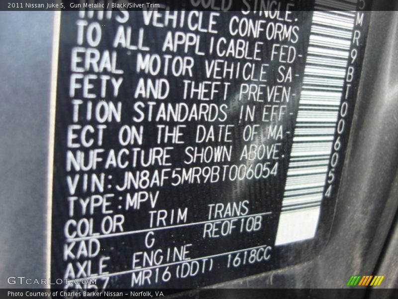 Gun Metallic / Black/Silver Trim 2011 Nissan Juke S