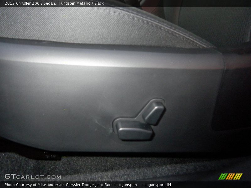 Tungsten Metallic / Black 2013 Chrysler 200 S Sedan