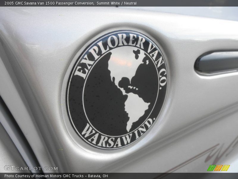 Summit White / Neutral 2005 GMC Savana Van 1500 Passenger Conversion
