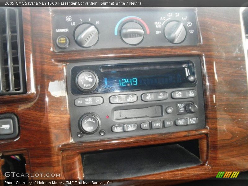 Summit White / Neutral 2005 GMC Savana Van 1500 Passenger Conversion