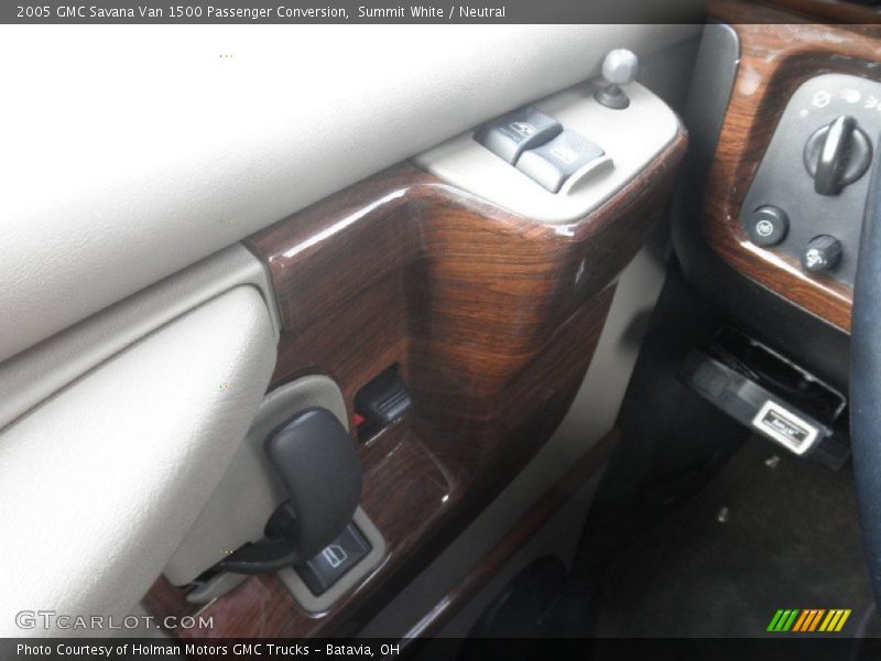 Summit White / Neutral 2005 GMC Savana Van 1500 Passenger Conversion