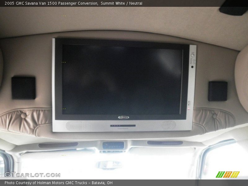 Summit White / Neutral 2005 GMC Savana Van 1500 Passenger Conversion