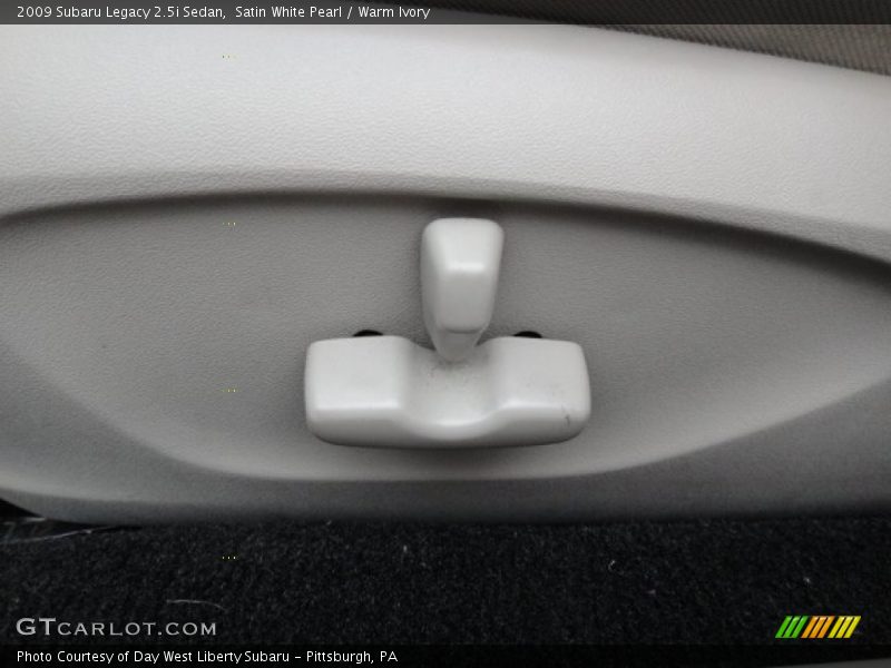 Satin White Pearl / Warm Ivory 2009 Subaru Legacy 2.5i Sedan