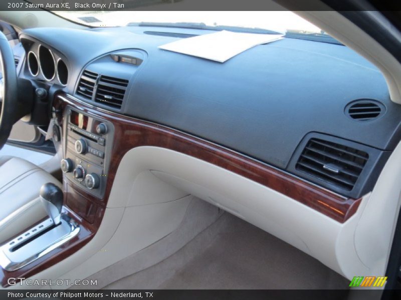 Black Onyx / Tan 2007 Saturn Aura XE