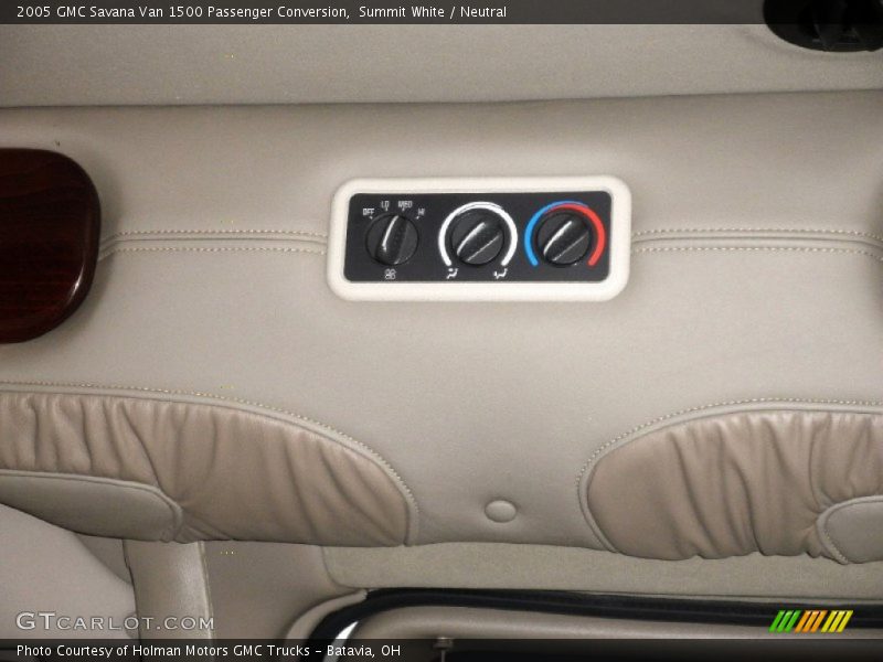 Summit White / Neutral 2005 GMC Savana Van 1500 Passenger Conversion