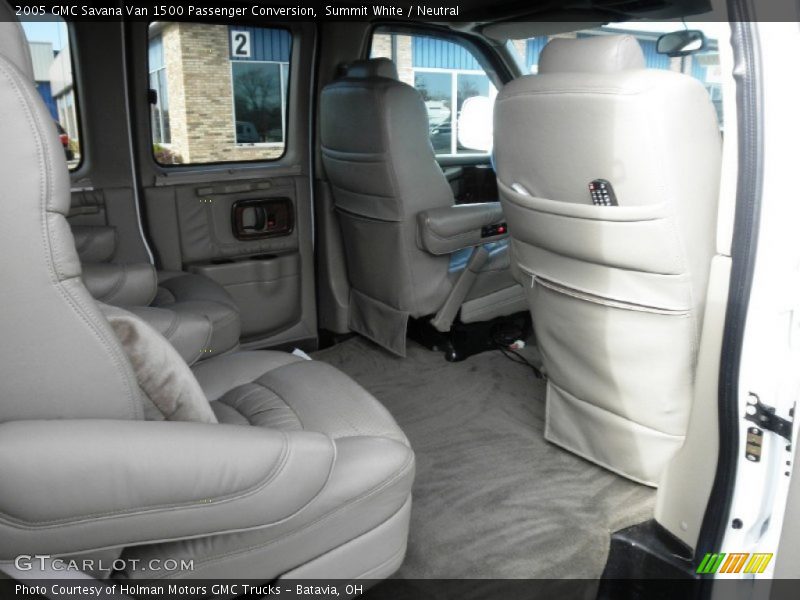 Summit White / Neutral 2005 GMC Savana Van 1500 Passenger Conversion