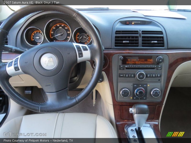 Black Onyx / Tan 2007 Saturn Aura XE