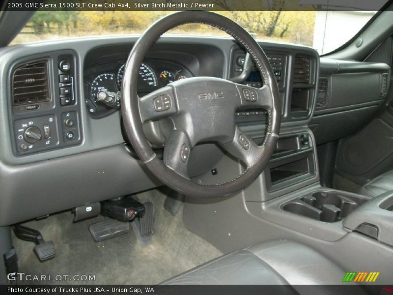 Dashboard of 2005 Sierra 1500 SLT Crew Cab 4x4