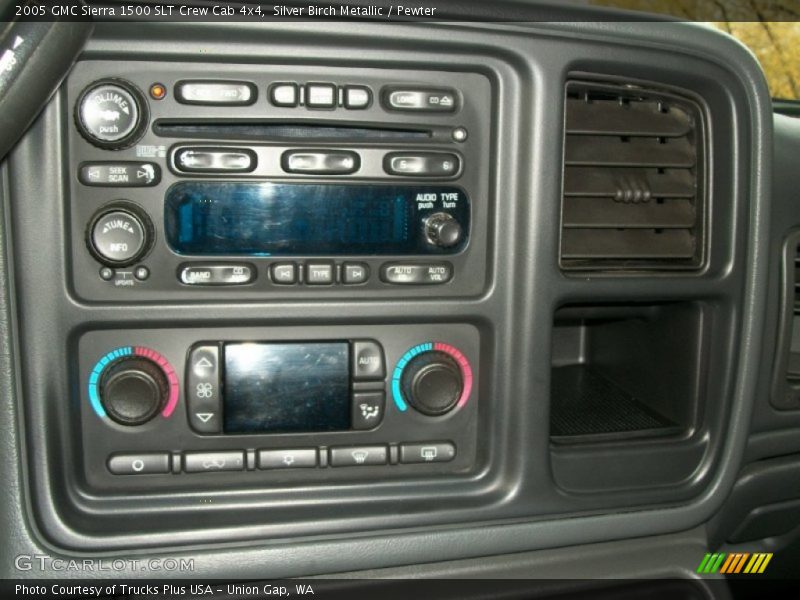Controls of 2005 Sierra 1500 SLT Crew Cab 4x4