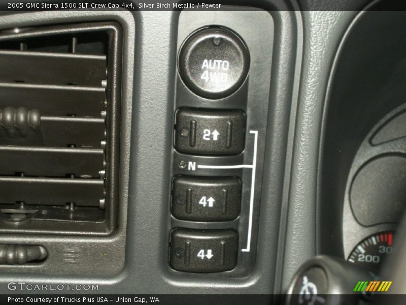 Controls of 2005 Sierra 1500 SLT Crew Cab 4x4