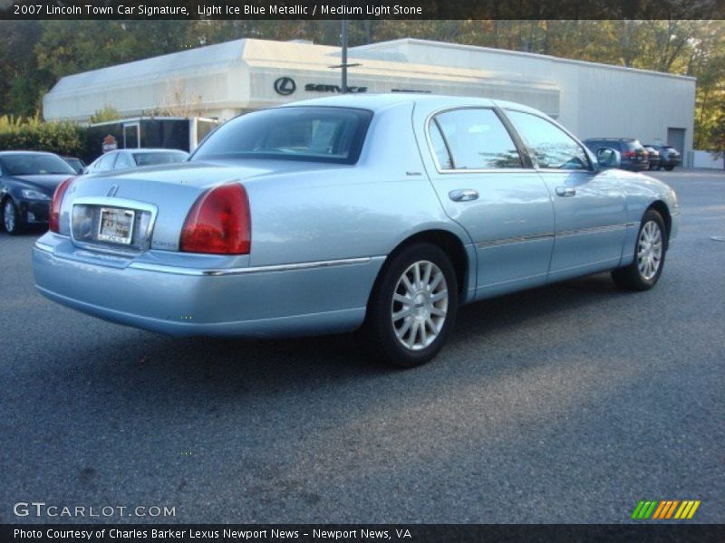 Light Ice Blue Metallic / Medium Light Stone 2007 Lincoln Town Car Signature