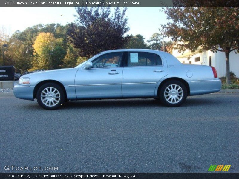 Light Ice Blue Metallic / Medium Light Stone 2007 Lincoln Town Car Signature