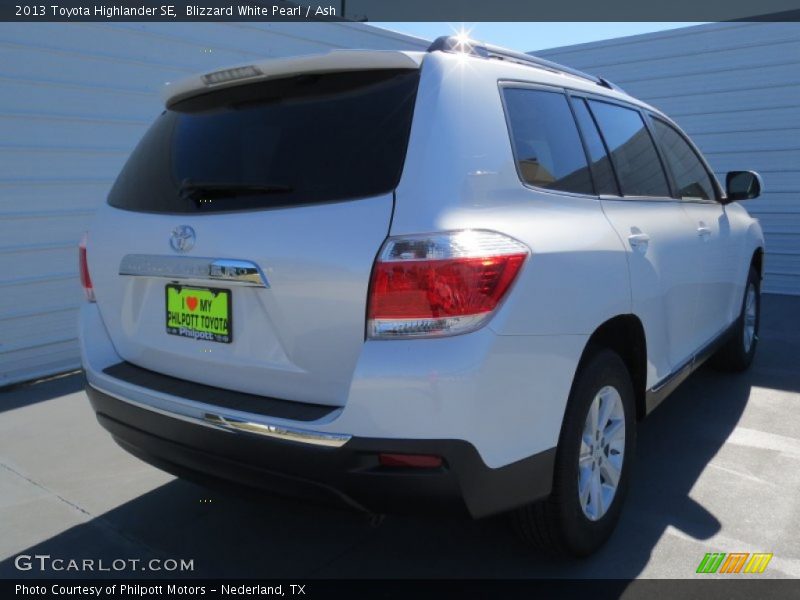 Blizzard White Pearl / Ash 2013 Toyota Highlander SE