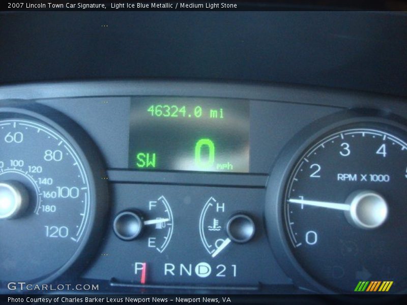 Light Ice Blue Metallic / Medium Light Stone 2007 Lincoln Town Car Signature