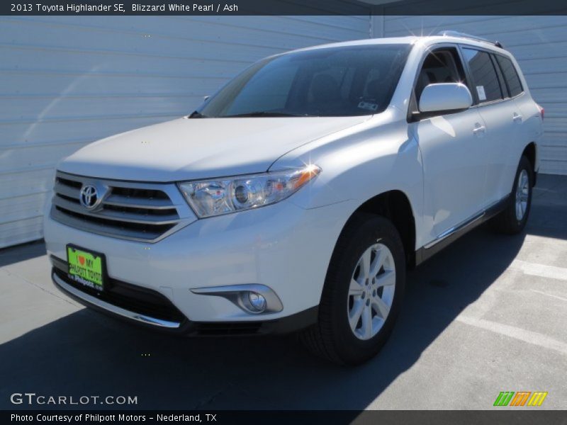 Blizzard White Pearl / Ash 2013 Toyota Highlander SE