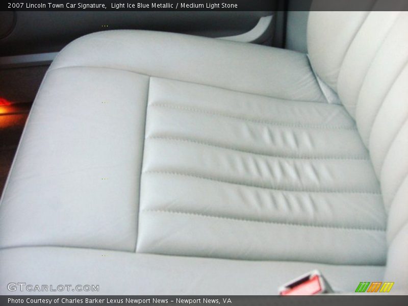Light Ice Blue Metallic / Medium Light Stone 2007 Lincoln Town Car Signature